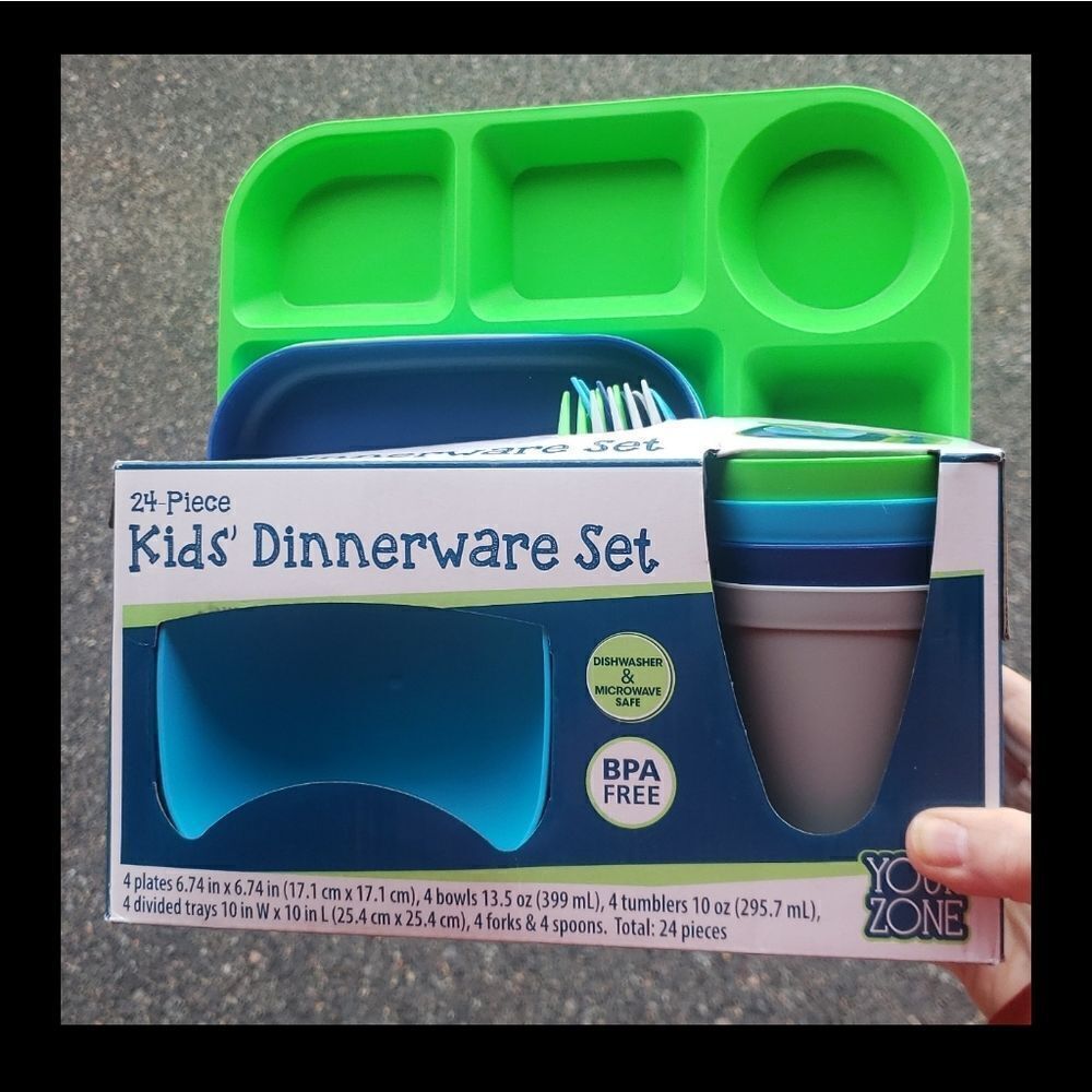 NWT Kids Colorful Your Zone 24-Piece BPA-Free Plastic Dinnerware Set